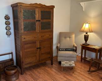 Gorgeous pie safe in excellent condition