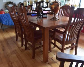 AMISH OAK HANDCRAFTED OAK TABLE WITH 6 CHAIRS