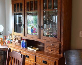 AMISH OAK HANDCRAFTED LIGHTED CHINA CABINET