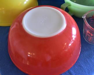 VINTAGE PYREX BOWL