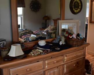 HONEY PINE DRESSER