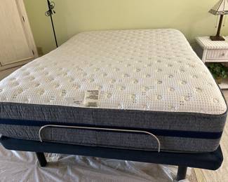 Serta iSeries queen size electric adjustable bed with remote