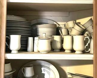 Crown VictoriaLovelace Porcelain Dish Set