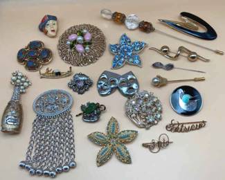 Vintage Brooches Pins Around The World