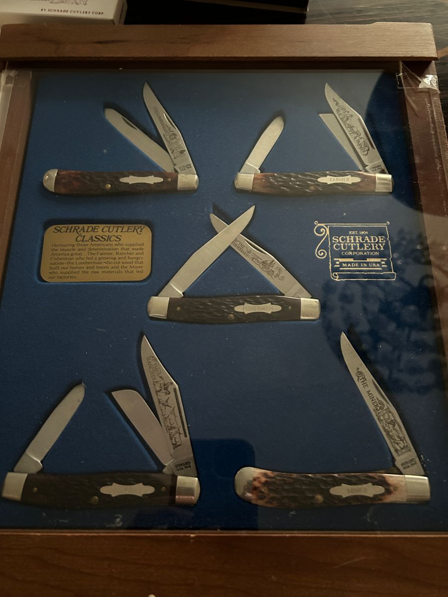 Very large collection of knifes