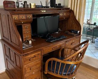 Winners roll top desk
