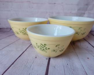 Vintage Pyrex Shenandoah mixing bowl set of three.