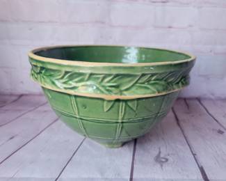 Vintage/antique McCoy green leaf mixing bowl.