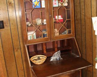 secretary-hutch