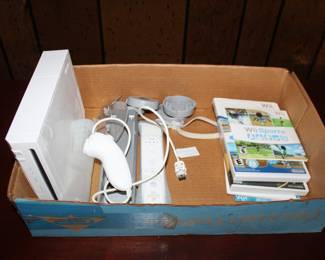 Wii odds and ends, box lot