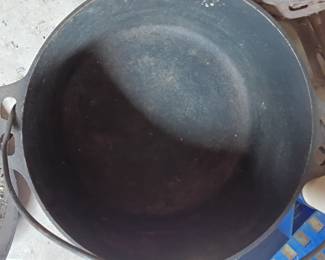 Cast iron pot