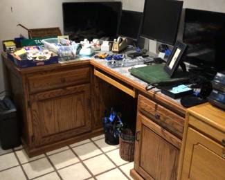 Monitors, office equipment. Corner desk NFS built in
