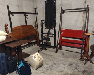 Wood full and twin beds