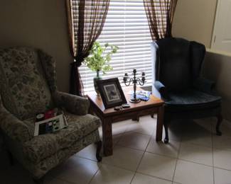 sitting area chairs and table