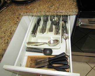 more flatware and knife set