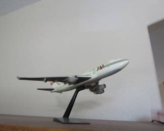 Japan Airlines model plane