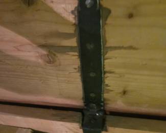 Hinge to trunk