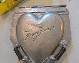 Chocolate mold, reverse: "Be My Valentine"