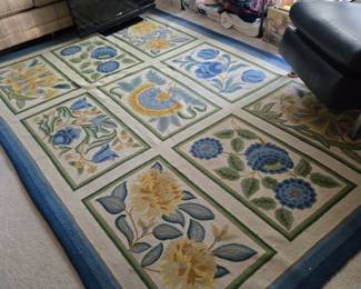 Floral area rug