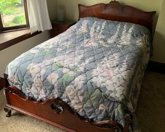 Full size bed w/dressers, table & mirror.