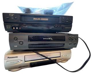 3 VHS Players