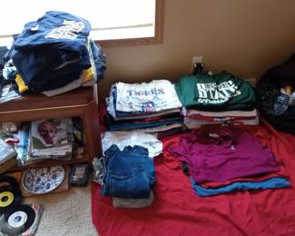 A Stack of UofM a 100 $4 tees....