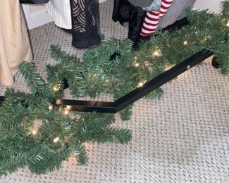 Light-Up Christmas Garland