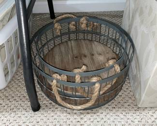 Metal/Wood Round Baskets