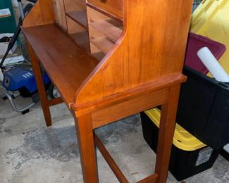 Wood Desk W/ Pull Out Table