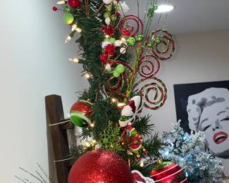 BEAUTIFUL Handmade Grinch 6.5 Foot Light-Up Christmas Tree W/ Glass Ornaments, Garland, & More!