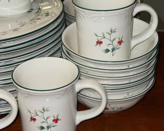 Winterberry By Pfaltzgraff Dinnerware Set (Dinner Plates, Salad Plates, Soup Bowls, & Handled Mugs)