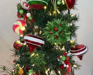 BEAUTIFUL Handmade Grinch 6.5 Foot Light-Up Christmas Tree W/ Glass Ornaments, Garland, & More!