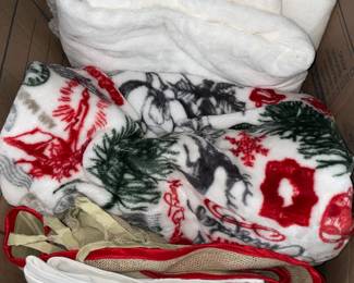Christmas Blankets & Table Runners