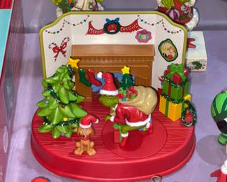 Grinch Tabletop Animated Decor Scene