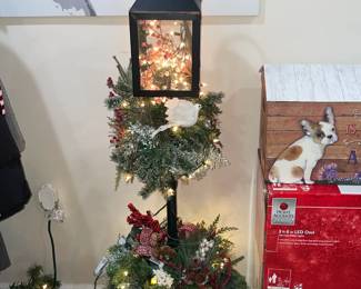 BEAUTIFUL Light-Up Lantern W/ Garland & Floral Accents