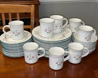 Winterberry By Pfaltzgraff Dinnerware Set (Dinner Plates, Salad Plates, Soup Bowls, & Handled Mugs)