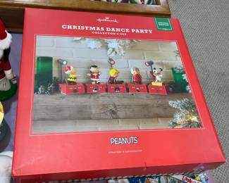 Hallmark Peanuts Christmas Dance Party In Box