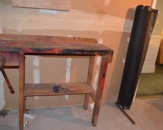 Wood Work Bench with Vise