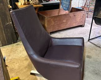 Mid-century Modern cowhide leather lounge chair "Kinetic"