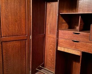 armoire left