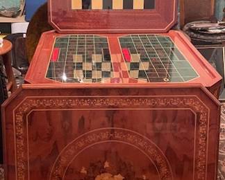 Florentine game table open showing checkers and roulette boards