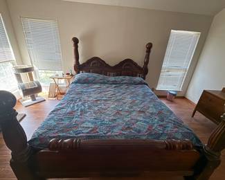 King size bed
Elkin Collection