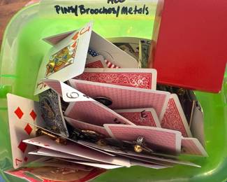 Pins/Brooches/Metals
