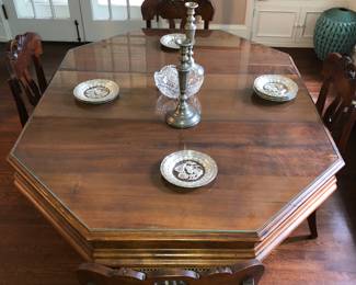 Walnut late Victorian smaller dining table. 4 Antique chairs-3 need caning.