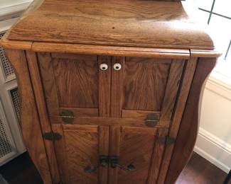Bar cabinet