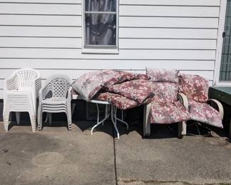 Outdoor Chairs - Cushions - Table