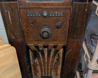 1937-1938 Rogers-Majestic broadcast receiver tube radio
