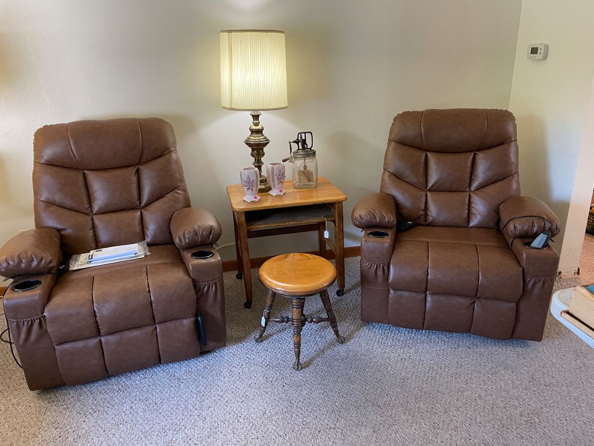 like new leather power recliners