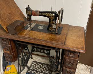 Treadle Singer sewing machine!!