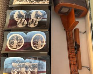 Stereoscope with slides --in great condition